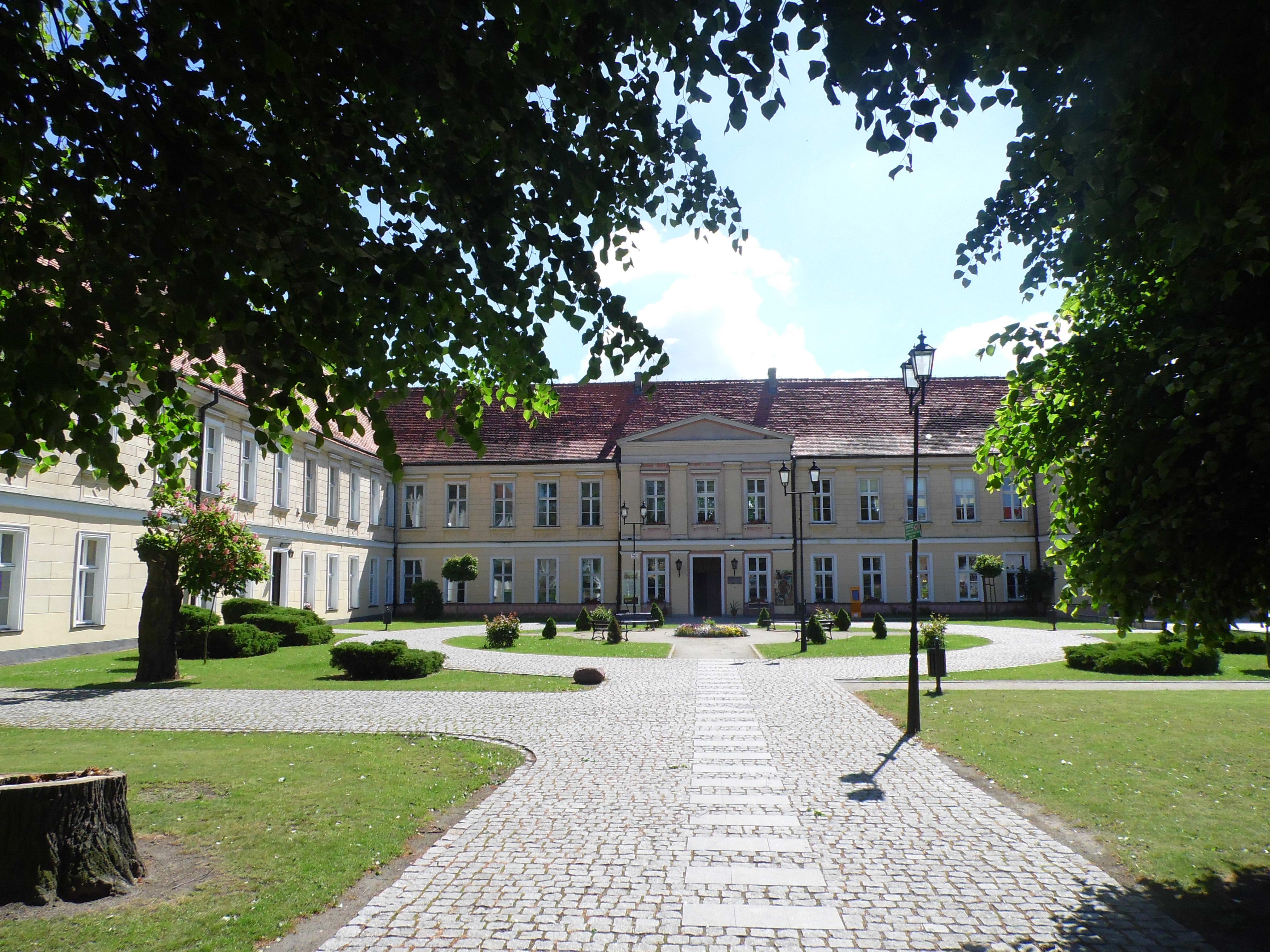 Trzebiatów - atrakcje: pałac i muzeum